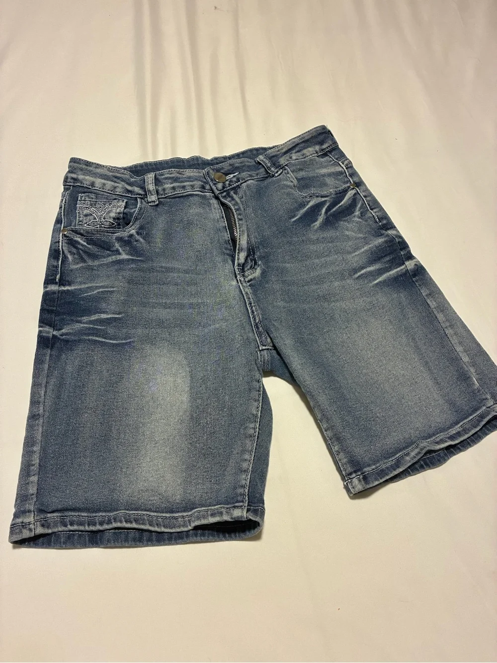 Women’s Above the knees Washed Blue Denim Shorts with Design pockets